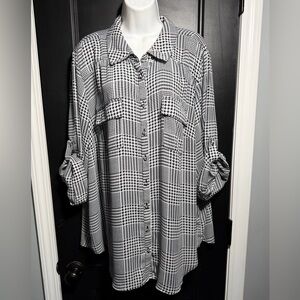 Torrid Black and White Houndstooth Button-Up Roll Tab 3/4 Sleeve Top Size 3